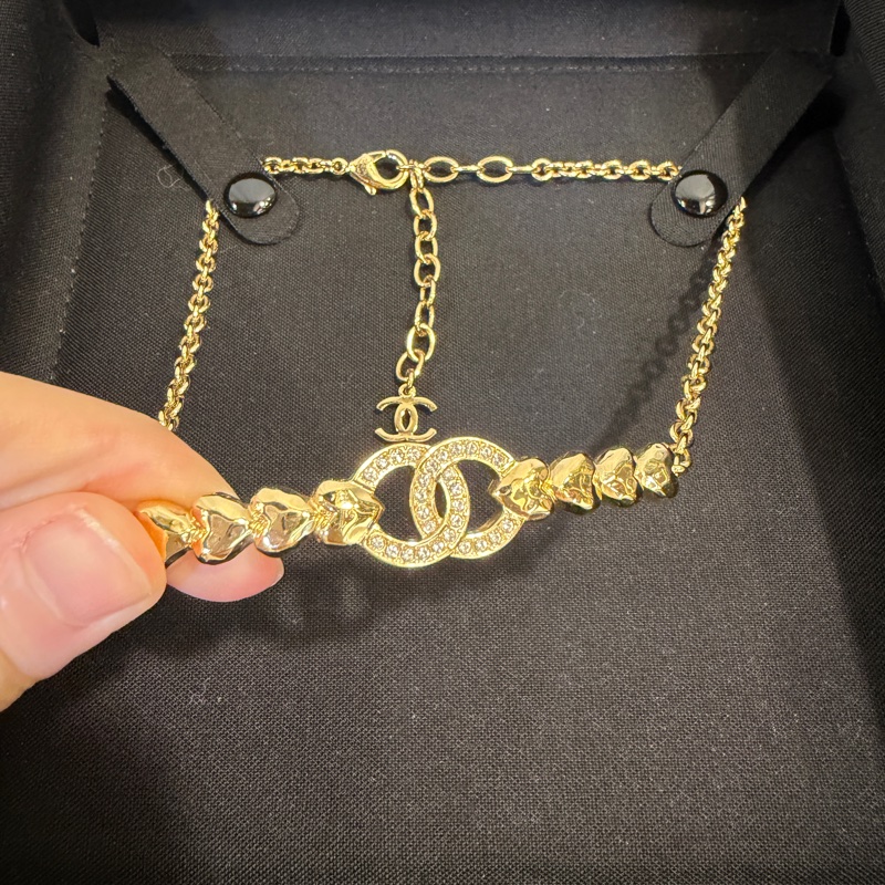 Chanel 金色鑲鑽Logo愛心頸鏈ABA259-0