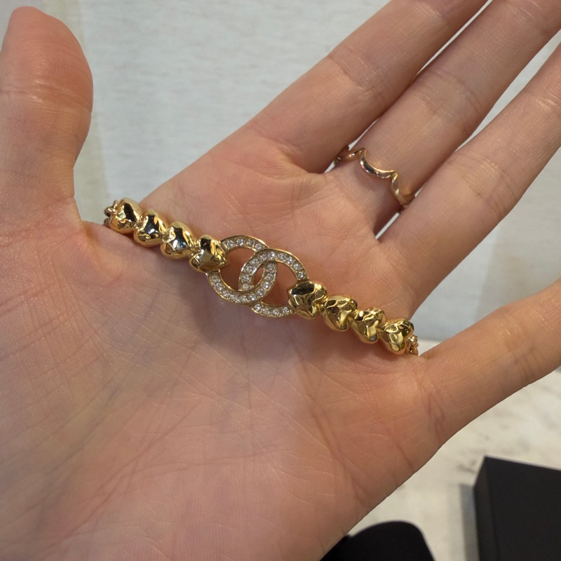 Chanel 金色鑲鑽Logo愛心頸鏈ABA259-1