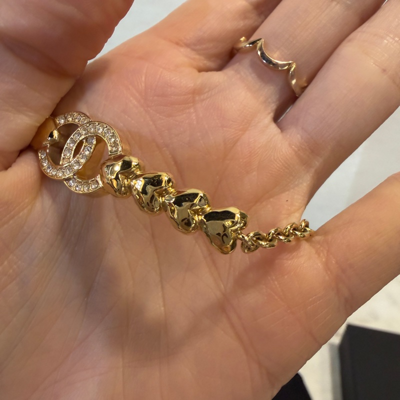 Chanel 金色鑲鑽Logo愛心頸鏈ABA259-2