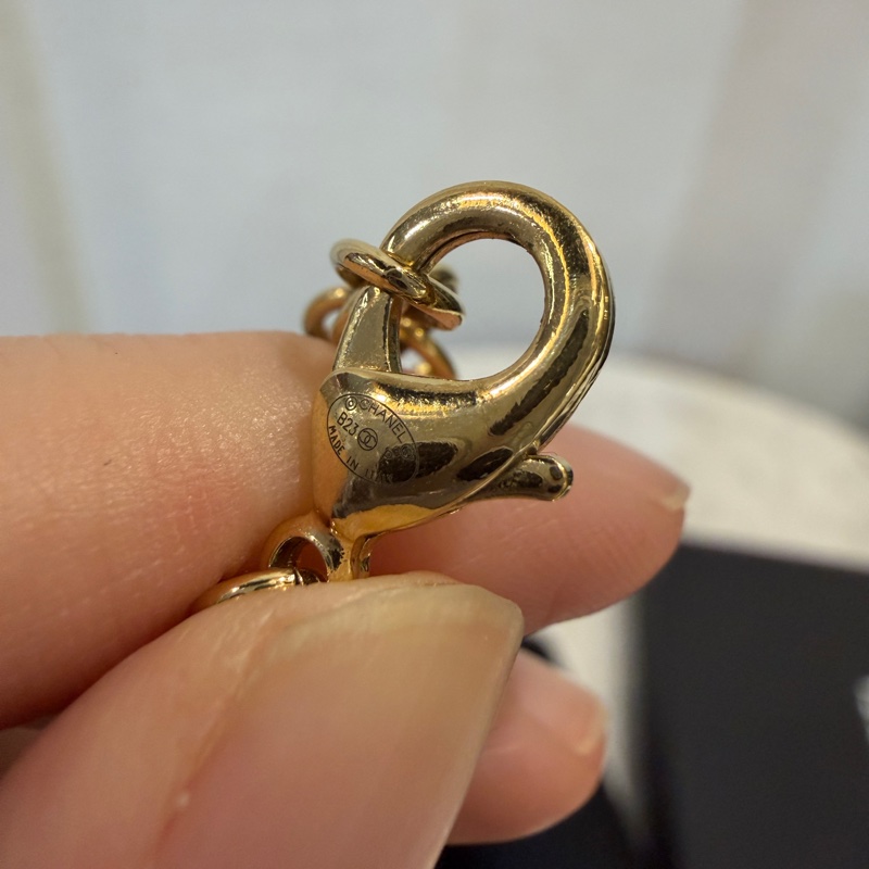 Chanel 金色鑲鑽Logo愛心頸鏈ABA259-5