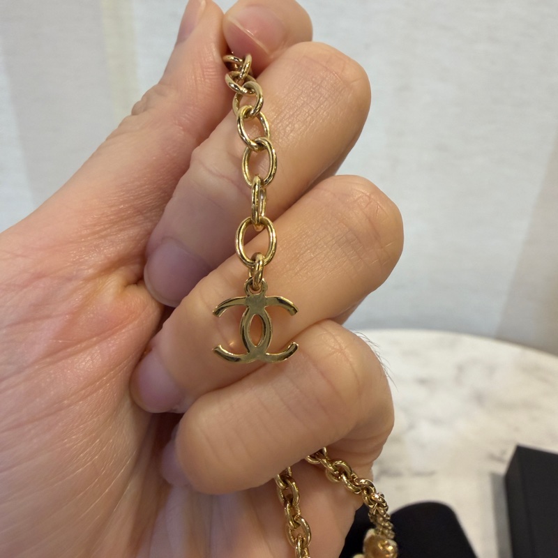 Chanel 金色鑲鑽Logo愛心頸鏈ABA259-6