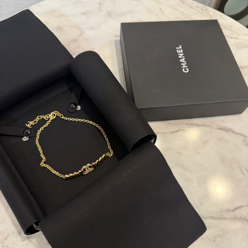 Chanel 金色鑲鑽Logo愛心頸鏈ABA259-8