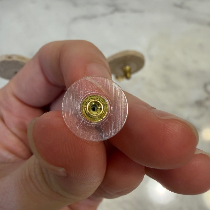 Chanel 金色鑲鑽雙C Logo愛心吊墜耳針式耳環ABA272-6