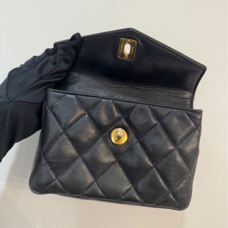 Chanel 黑色羊皮腰包-3