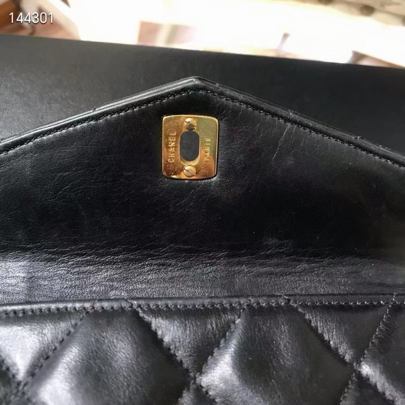 Chanel 黑色羊皮腰包-5