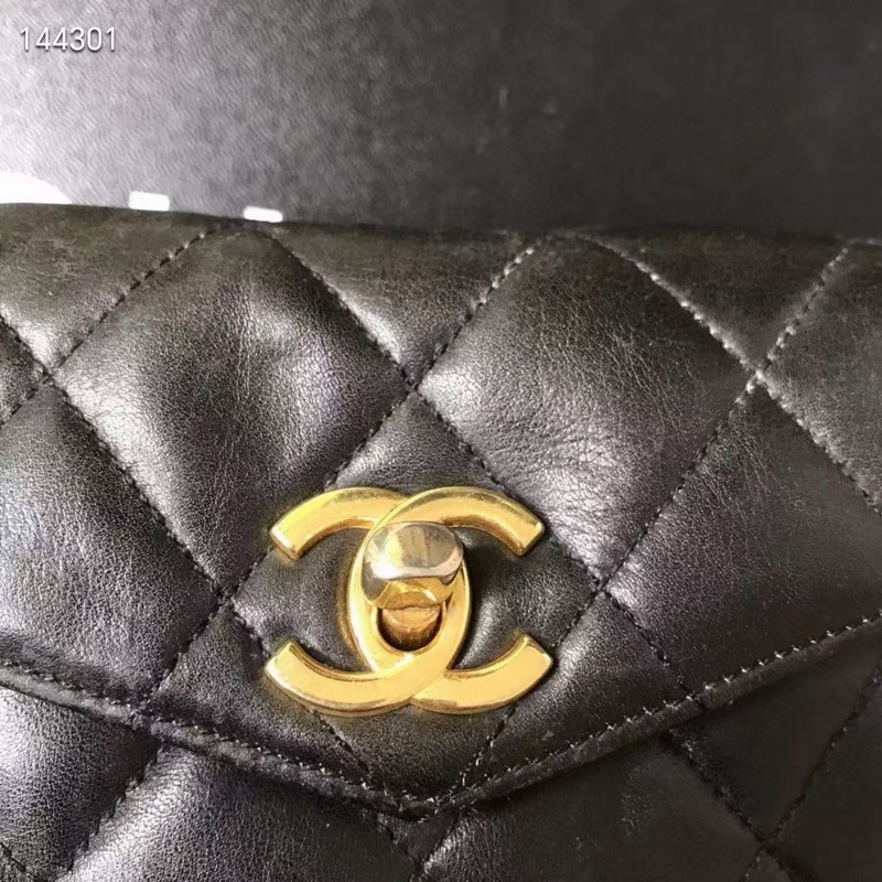 Chanel 黑色羊皮腰包-7