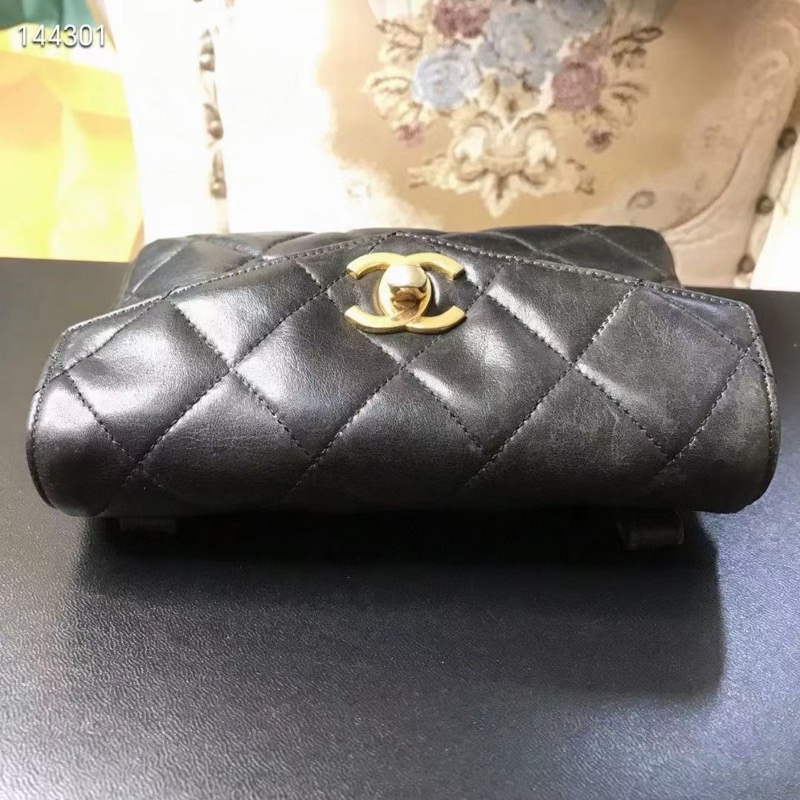 Chanel 黑色羊皮腰包-9