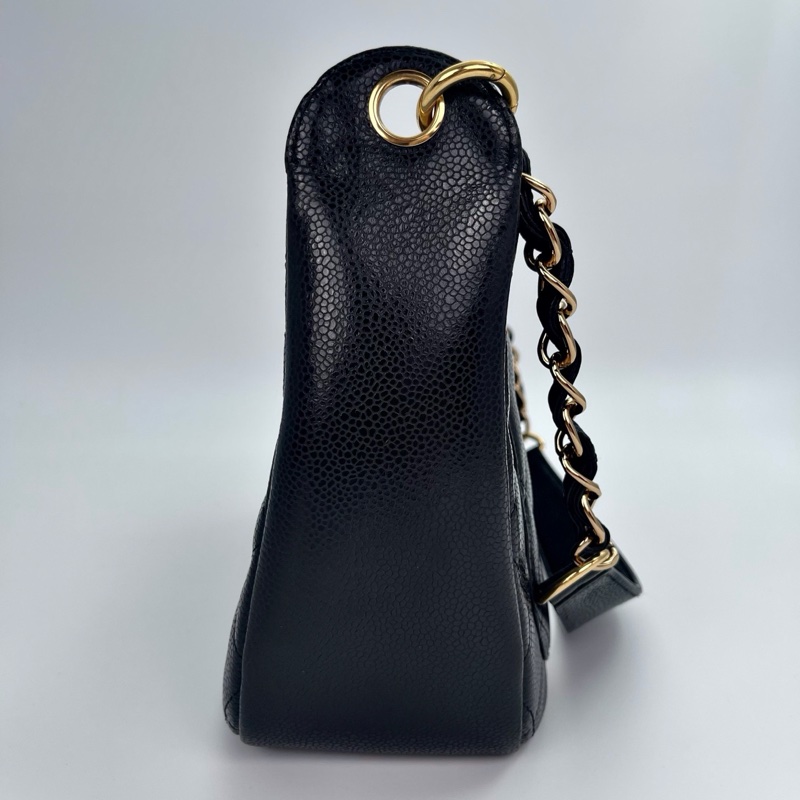 「JL精品代購」香奈兒黑金牛皮Jennie同款牛角腋下包-5