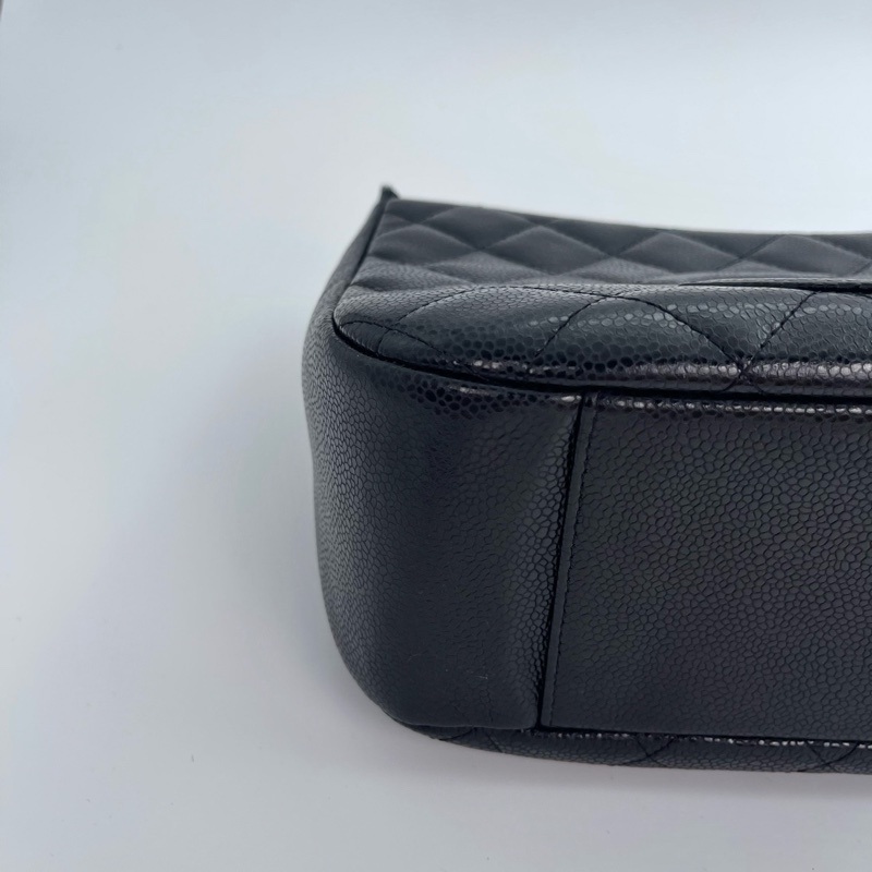 「JL精品代購」香奈兒黑金牛皮Jennie同款牛角腋下包-7