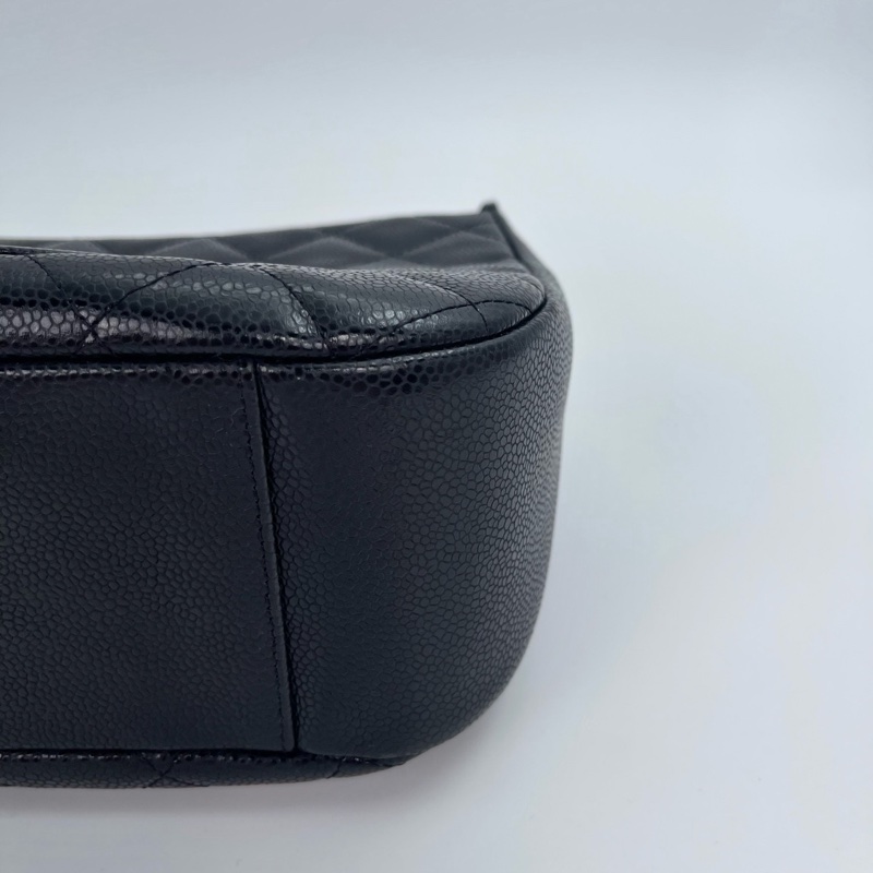 「JL精品代購」香奈兒黑金牛皮Jennie同款牛角腋下包-8