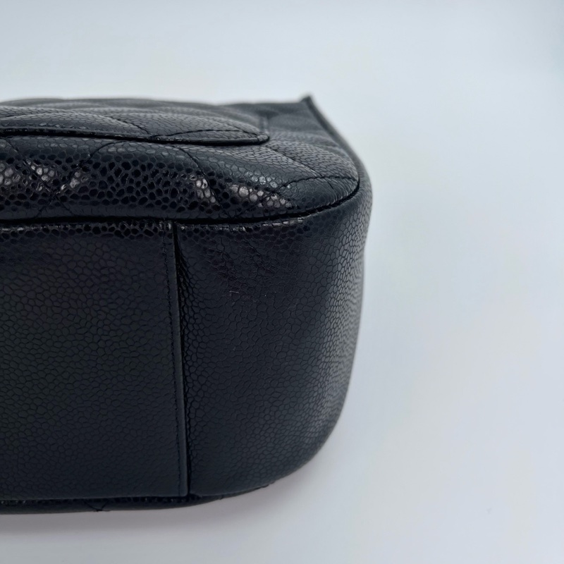 「JL精品代購」香奈兒黑金牛皮Jennie同款牛角腋下包-10