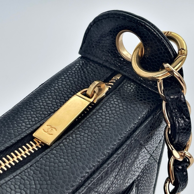 「JL精品代購」香奈兒黑金牛皮Jennie同款牛角腋下包-12