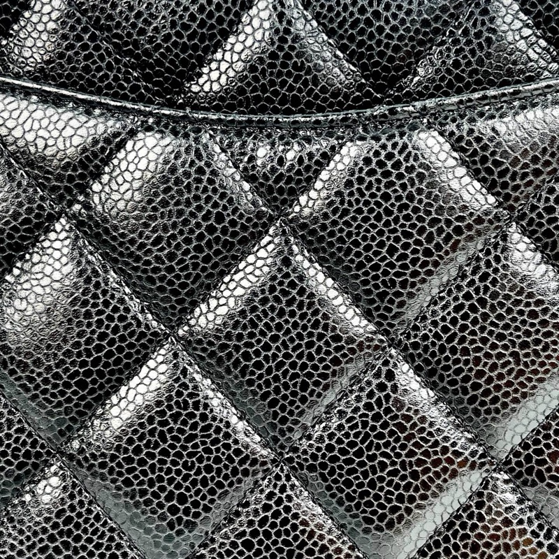 「JL精品代購」香奈兒黑金牛皮Jennie同款牛角腋下包-15