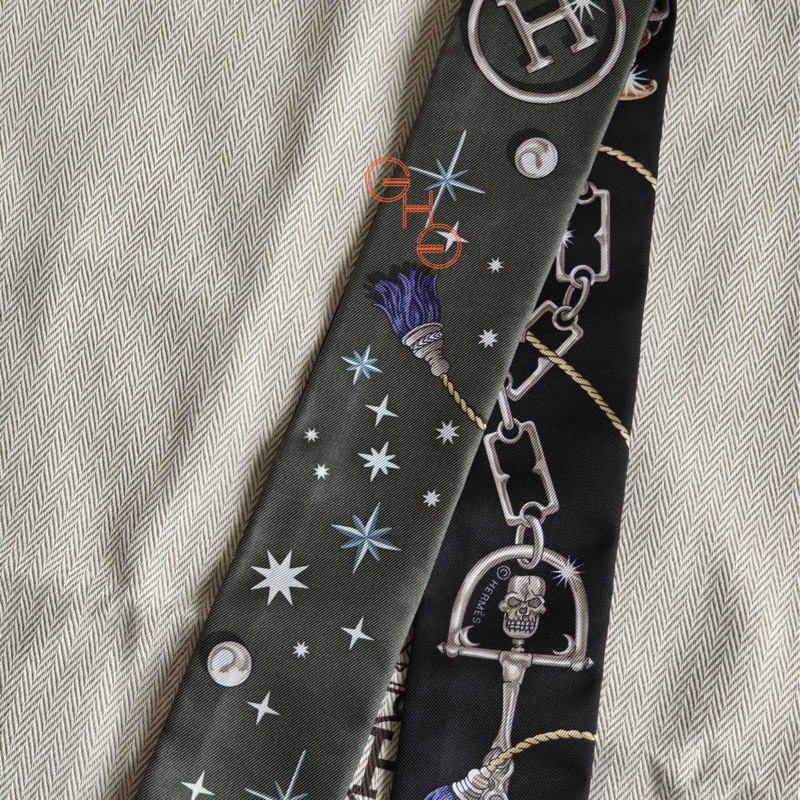 愛馬仕Twilly C'est la Fete Twilly/ SC/ kaki foncé / blanc / noir( 全新)-1