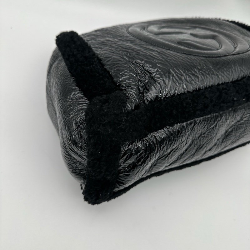 「JL精品代購」Gucci黑銀油蠟皮拼羊羔毛外縫logo流蘇托特包-8