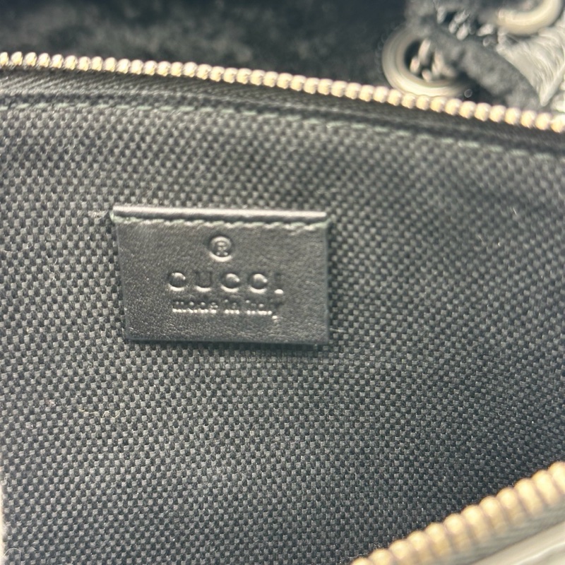 「JL精品代購」Gucci黑銀油蠟皮拼羊羔毛外縫logo流蘇托特包-13
