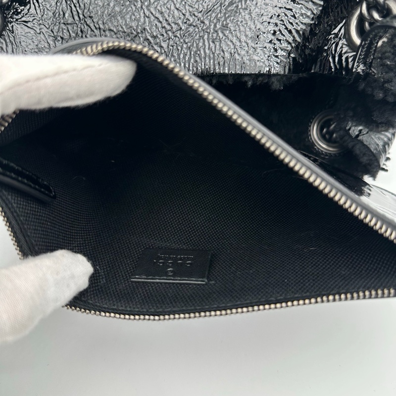「JL精品代購」Gucci黑銀油蠟皮拼羊羔毛外縫logo流蘇托特包-14