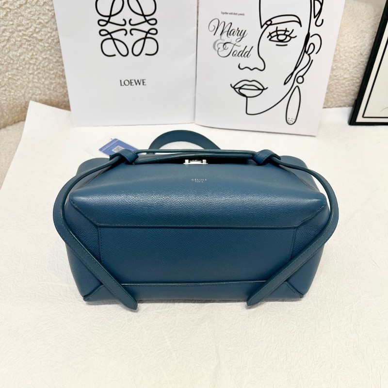 Celine BELT鯰魚包micro 墨綠色手提包-3