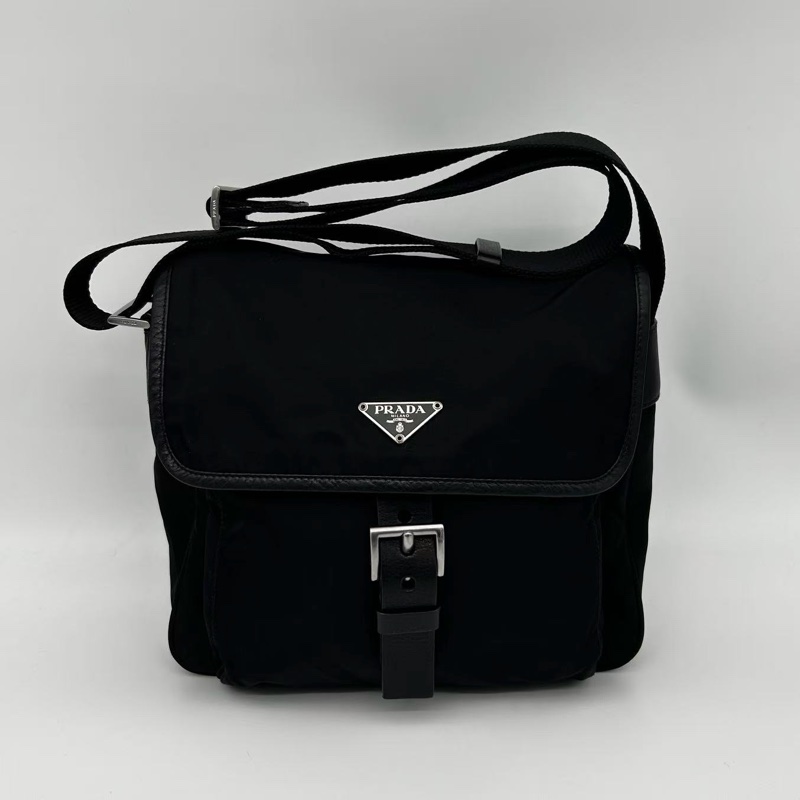 「JL精品代購」Prada黑銀降落傘多用小郵差包-0