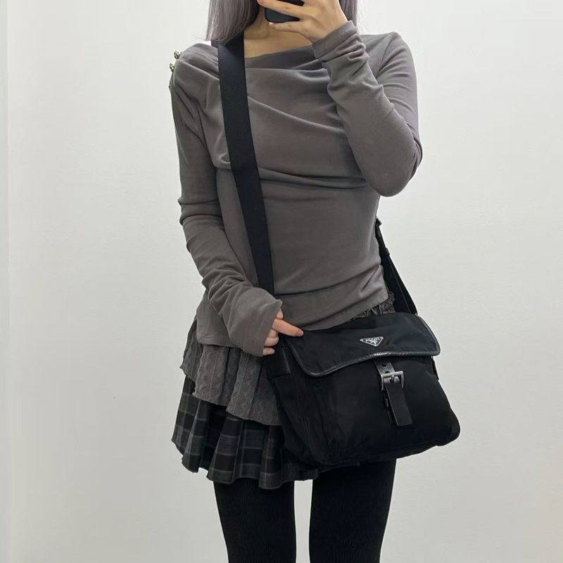 「JL精品代購」Prada黑銀降落傘多用小郵差包-1