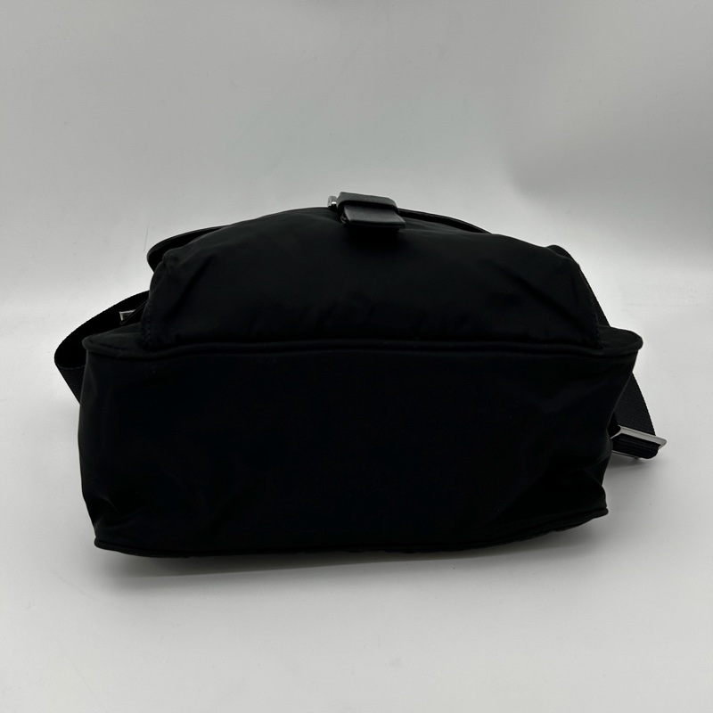 「JL精品代購」Prada黑銀降落傘多用小郵差包-7