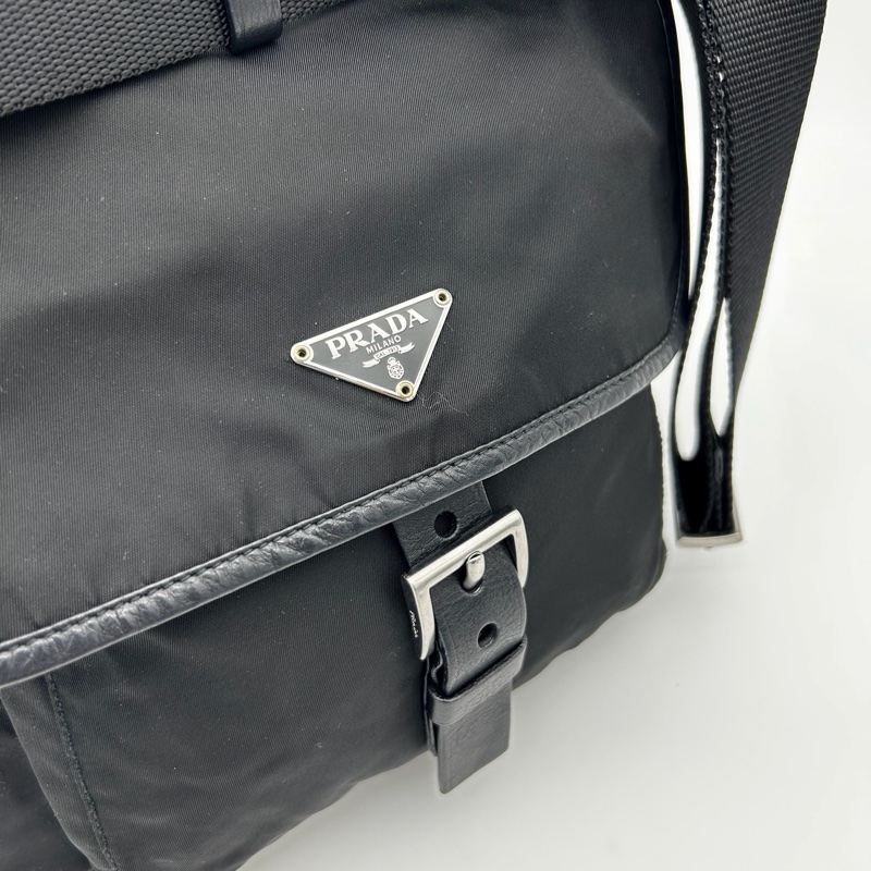 「JL精品代購」Prada黑銀降落傘多用小郵差包-11