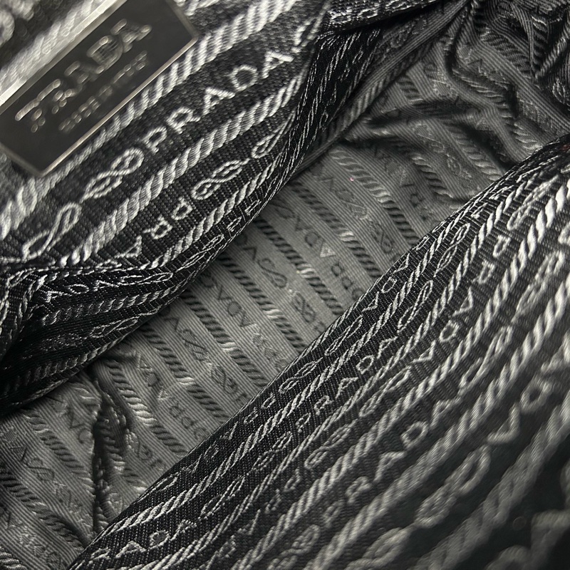 「JL精品代購」Prada黑銀降落傘多用小郵差包-12