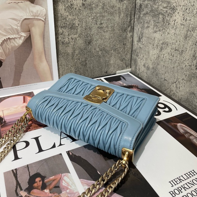 Miumiu 嬰兒藍 皺褶 風琴鏈條包-2