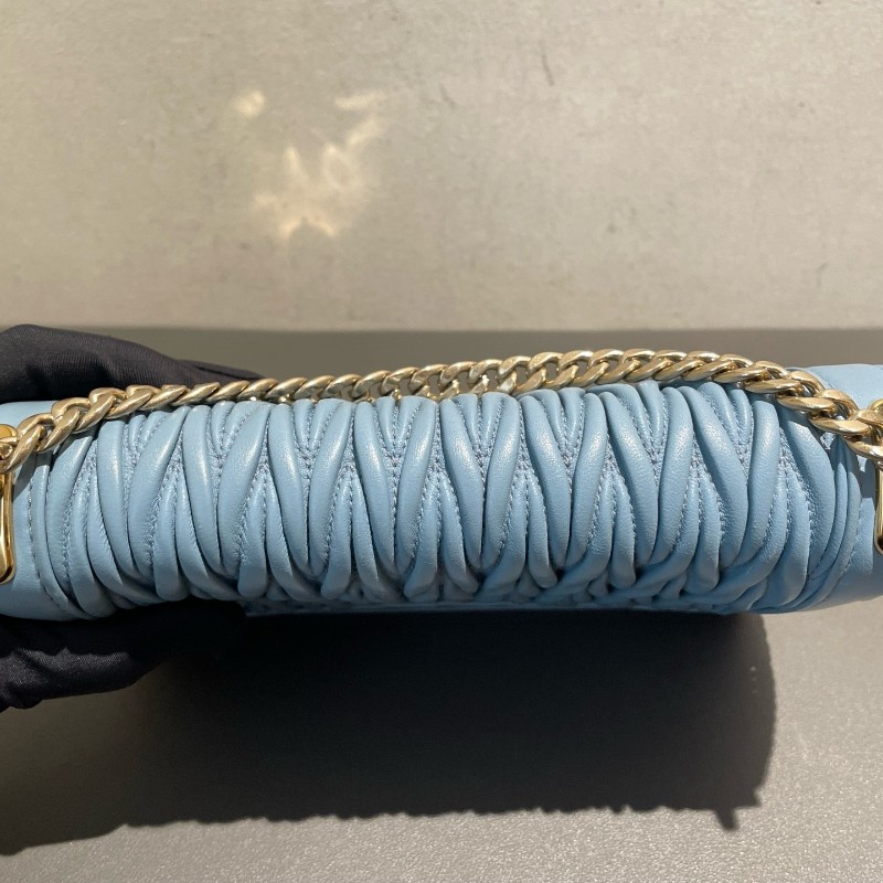 Miumiu 嬰兒藍 皺褶 風琴鏈條包-10