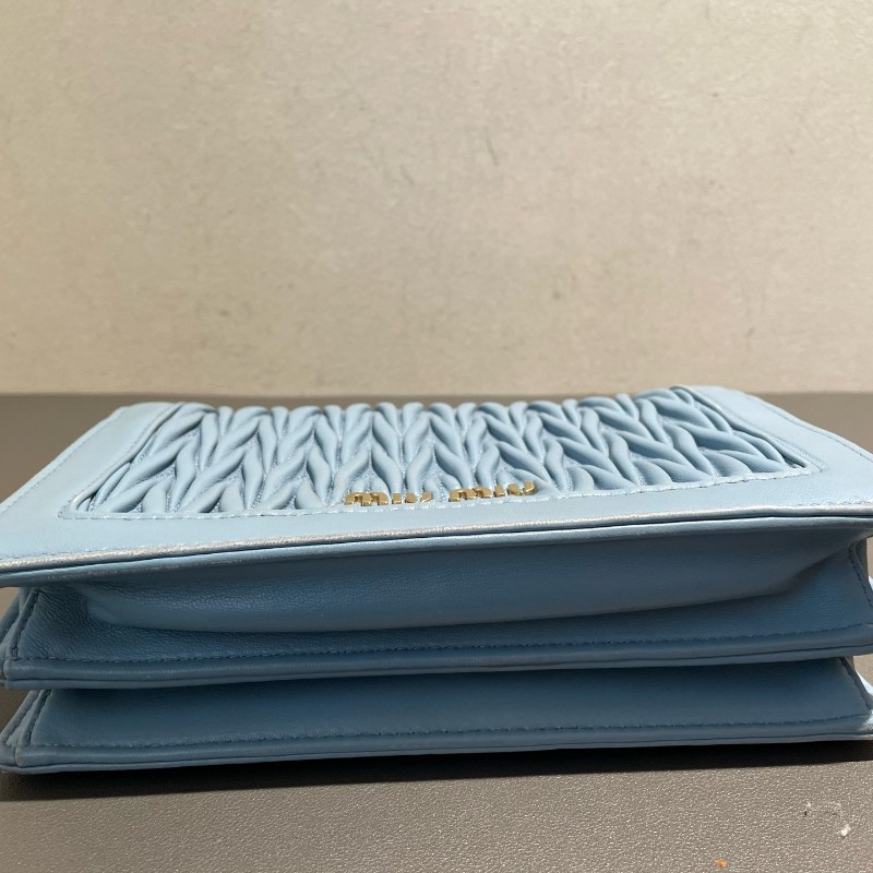 Miumiu 嬰兒藍 皺褶 風琴鏈條包-11