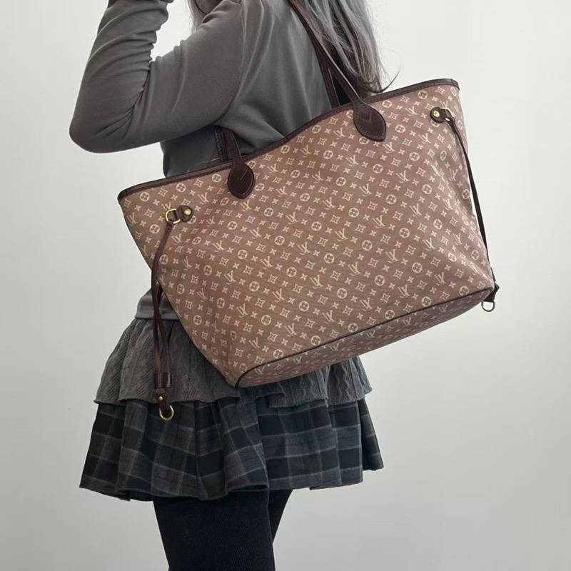 「JL精品代購」Lv樹莓色老花丹寧neverfull中號托特包-1