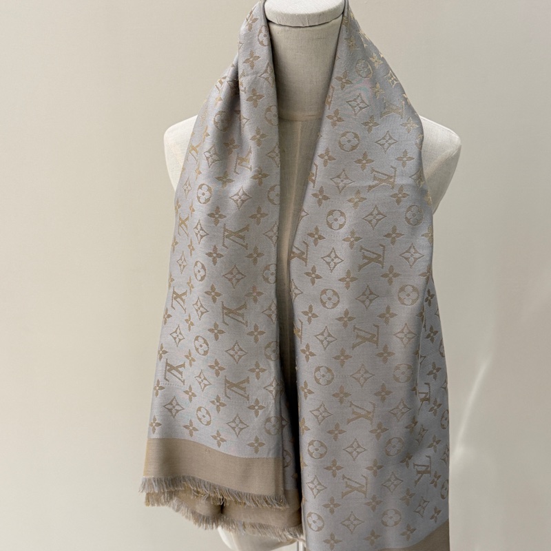 LV 米灰色LOGO圍巾 🩶裸品🩶上身超級美-3