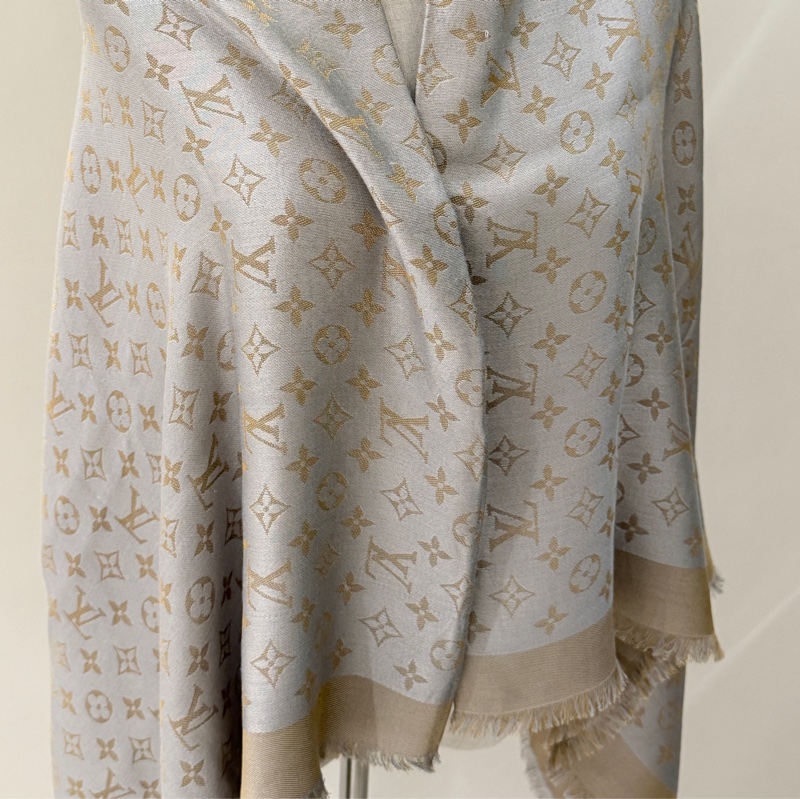 LV 米灰色LOGO圍巾 🩶裸品🩶上身超級美-9