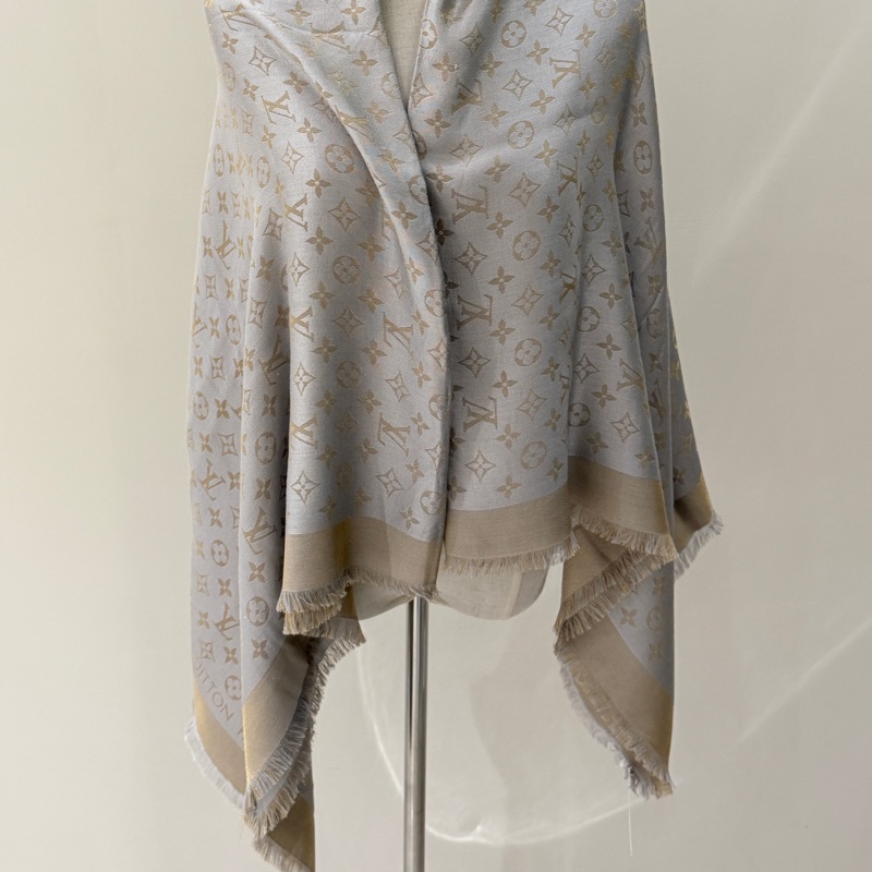 LV 米灰色LOGO圍巾 🩶裸品🩶上身超級美-10