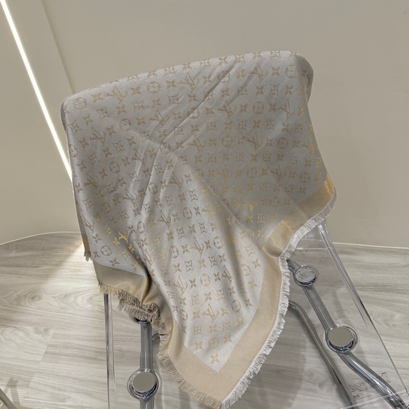 LV 米灰色LOGO圍巾 🩶裸品🩶上身超級美-11