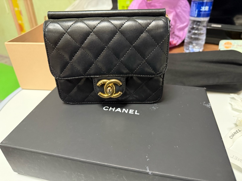 CHANEL mini WOC 黑金-1