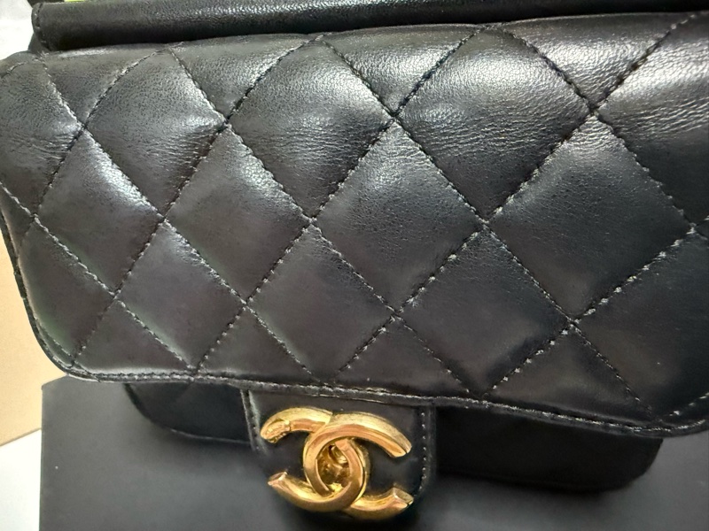 CHANEL mini WOC 黑金-5