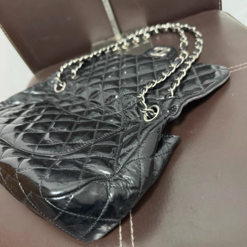 CHANEL 單蓋黑銀菱格紋漆皮包-2