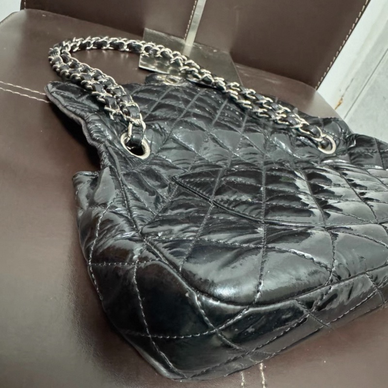 CHANEL 單蓋黑銀菱格紋漆皮包-3
