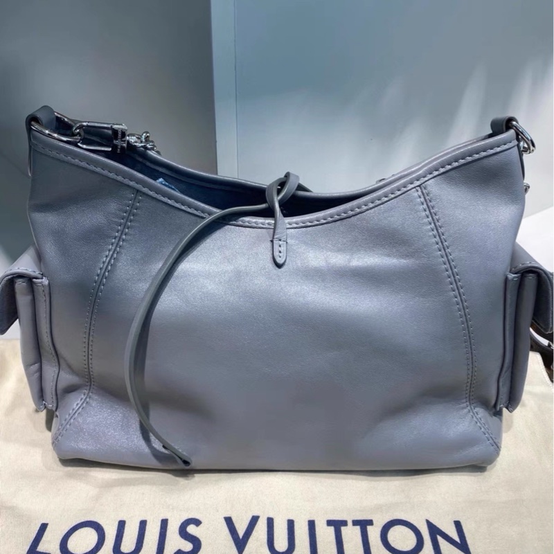 斷貨爆款😍全配🈶購證Lv carryall cargo鯊魚灰小號單肩斜挎包-6