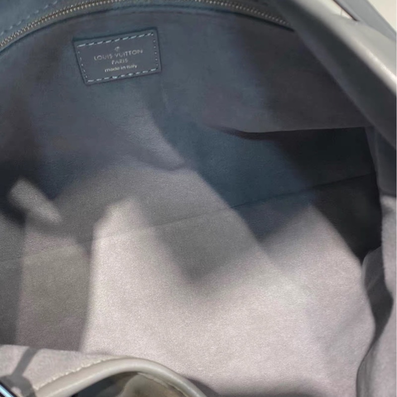 斷貨爆款😍全配🈶購證Lv carryall cargo鯊魚灰小號單肩斜挎包-11