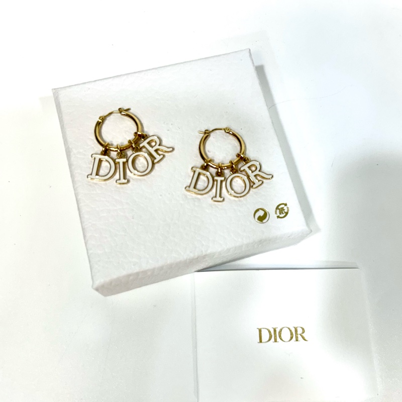 DIOR金色圓形懸掛白DIOR字母針式耳環-0