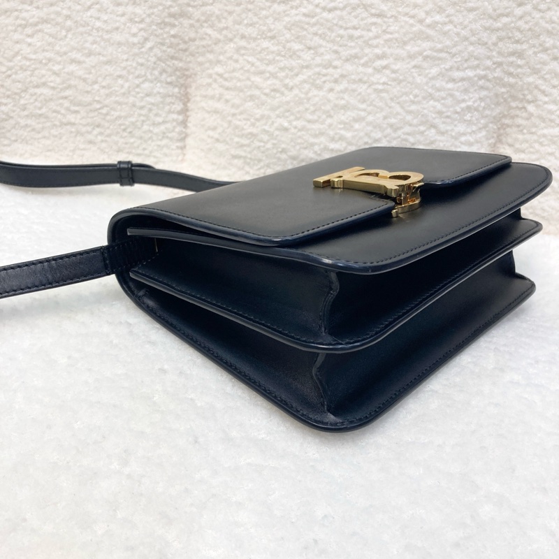 BURBERRY巴寶莉黑色小牛皮金釦TB釦肩背包🖤極簡高級通勤包8010334-14