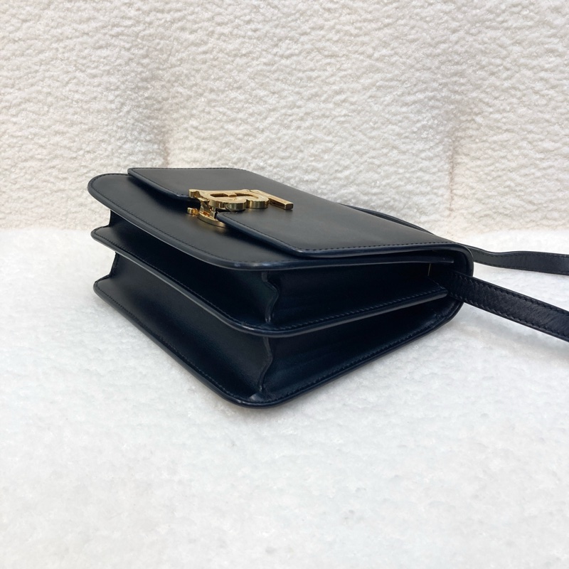BURBERRY巴寶莉黑色小牛皮金釦TB釦肩背包🖤極簡高級通勤包8010334-15