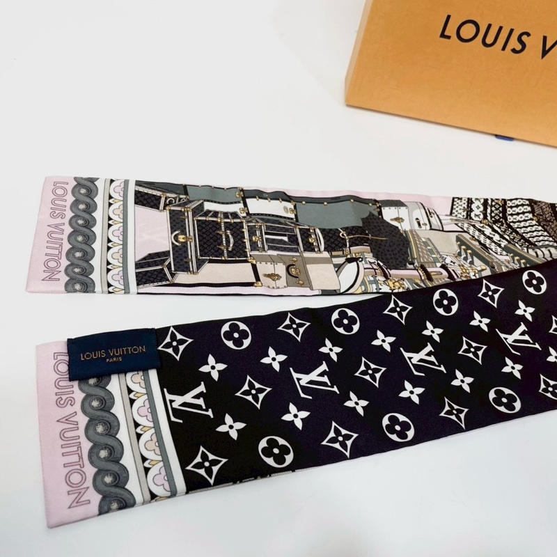 LV粉黑LOGO箱包造型雙面長絲巾M76973-3