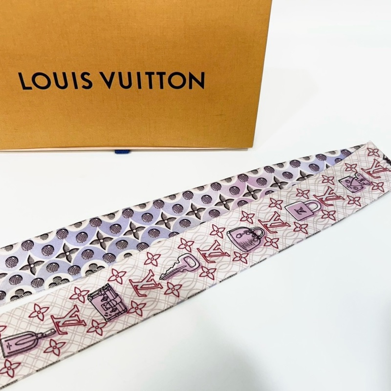 LV粉紫雙面鎖釦圖騰twilly M76110-4