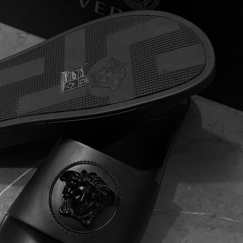 🚨 雙11最後倒數・今晚錯過等明年!【VERSACE 凡賽斯】經典女王頭印花拖鞋(下單前須先私訊)-1