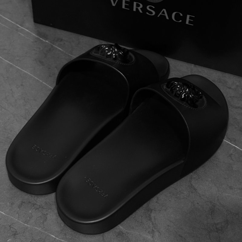 🚨 雙11最後倒數・今晚錯過等明年!【VERSACE 凡賽斯】經典女王頭印花拖鞋(下單前須先私訊)-3