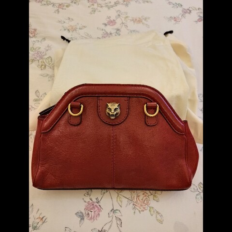 Gucci Re(belle) 紅色皮革虎頭手提包