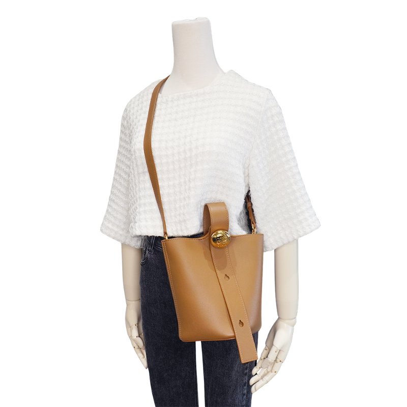 Loewe 展示品 Pebble Mini 光滑小牛皮米你二用水桶包(橡木色)-5